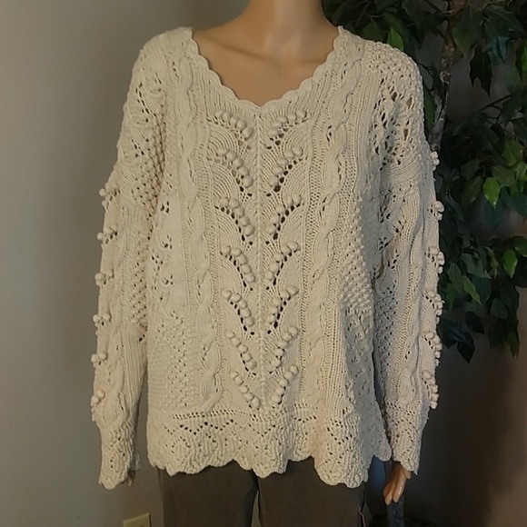 Express Sweaters - Express Cream V-neck Popcorn Sweater